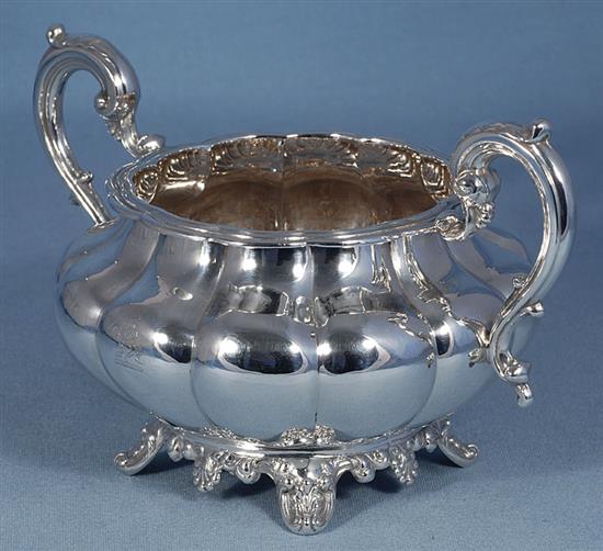 A William IV Irish silver sugar bowl, Width to handles 8 ¾”/225mm Weight 5 ¼”/135mm Weight: 16.7oz/474grms